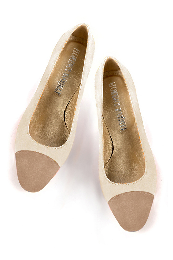 Tan beige women's dress pumps, with a round neckline. Round toe. High kitten heels. Top view - Florence KOOIJMAN